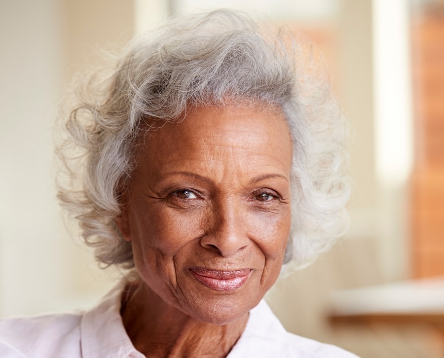 grey wavy hairstyle for black women over 60