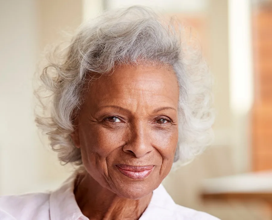 grey wavy hairstyle for black women over 60