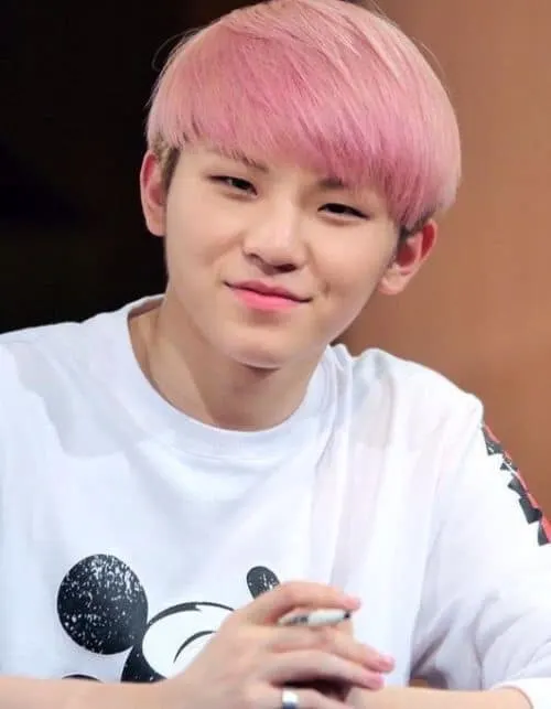 guy with light pink hair