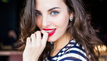 11 Glamorous Hair Color Ideas For Women With Blue Eyes