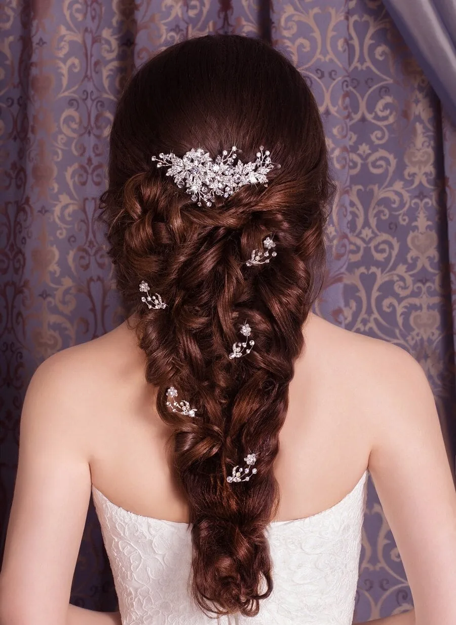 Pom pom wedding hairstyles - Sunika Magazine