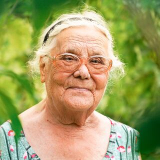 hairstyle for 80 year old woman with glasses