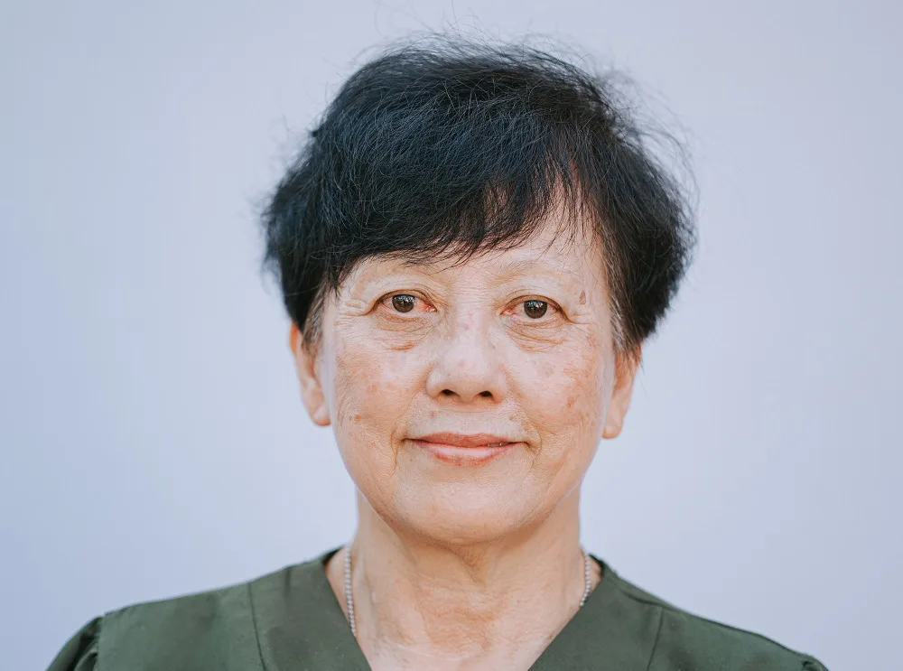 hairstyle for Asian women over 60 round face