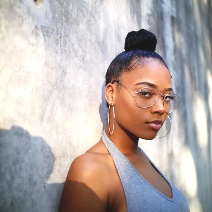 hairstyle for black women with glasses