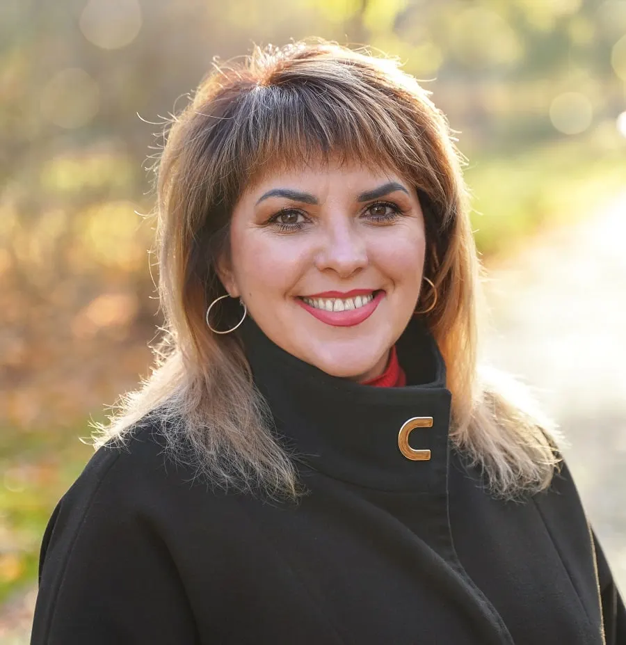 hairstyle for overweight women over 40 with oval faces