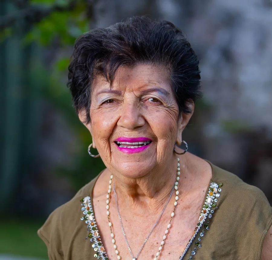 hairstyle for overweight women over 70 with oval faces