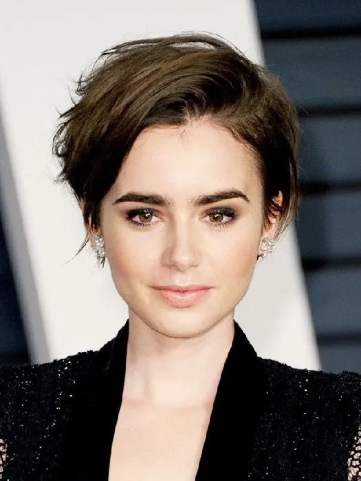 women's pixie cut with small face