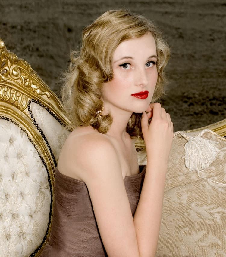 vintage hairstyle for strapless dress
