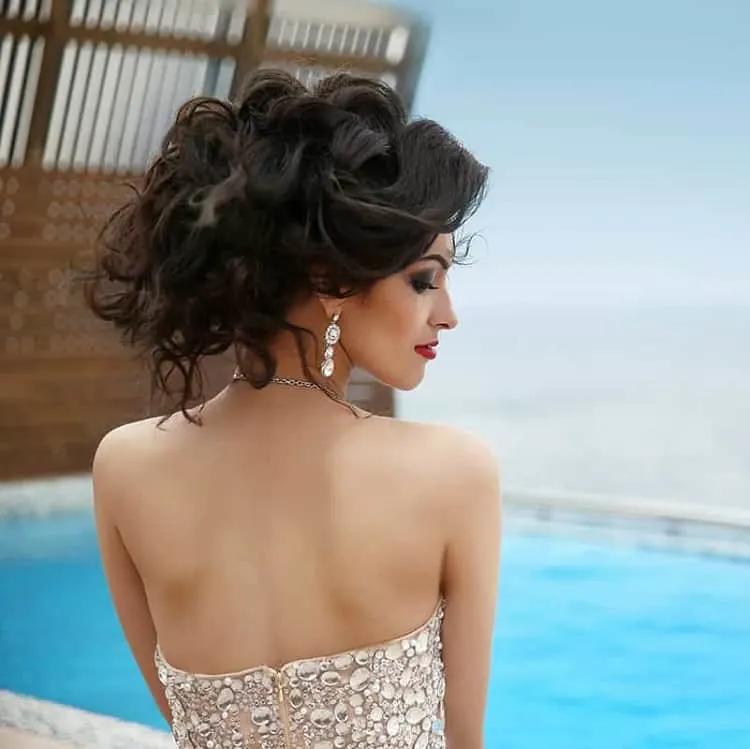 hairstyle for strapless wedding dress