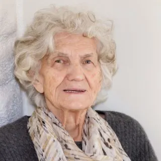 hairstyle for women over 80