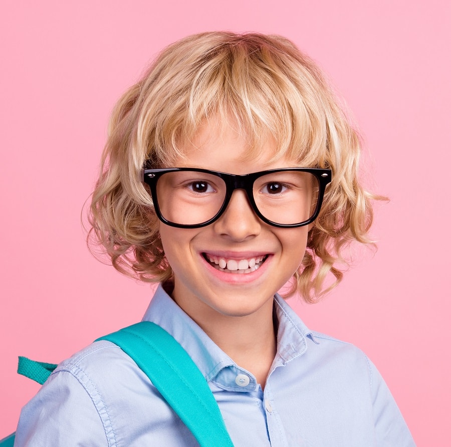 hairstyle with bangs for boys with glasses