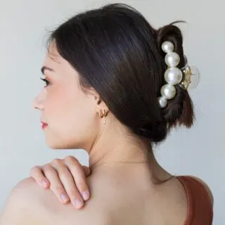 hairstyle with claw clip