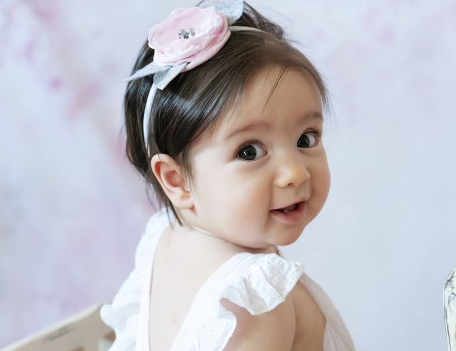 hairstyle with a headband for baby girls