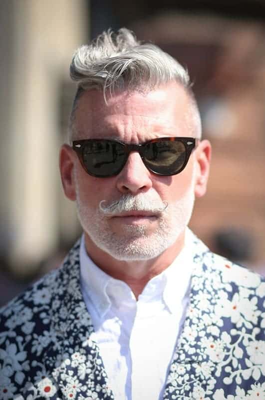 25 60歳以上の男性のための灰色のヘアスタイル Hairstylecamp Tombouctou