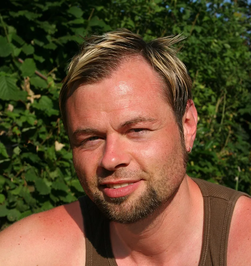 hair highlights for man with balding crown