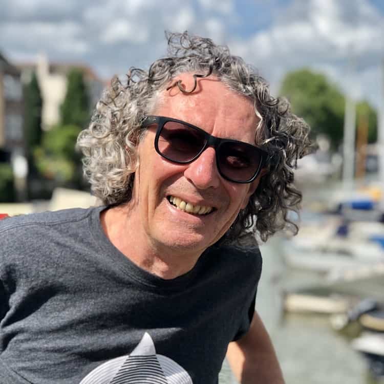 curly hairstyle for man over 50 