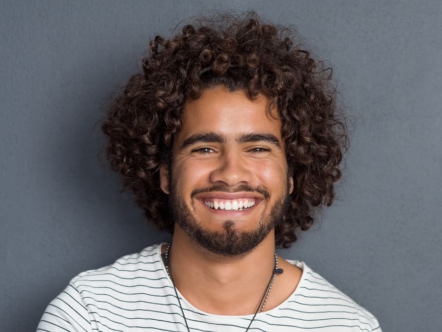 curly hairstyle for men with round face