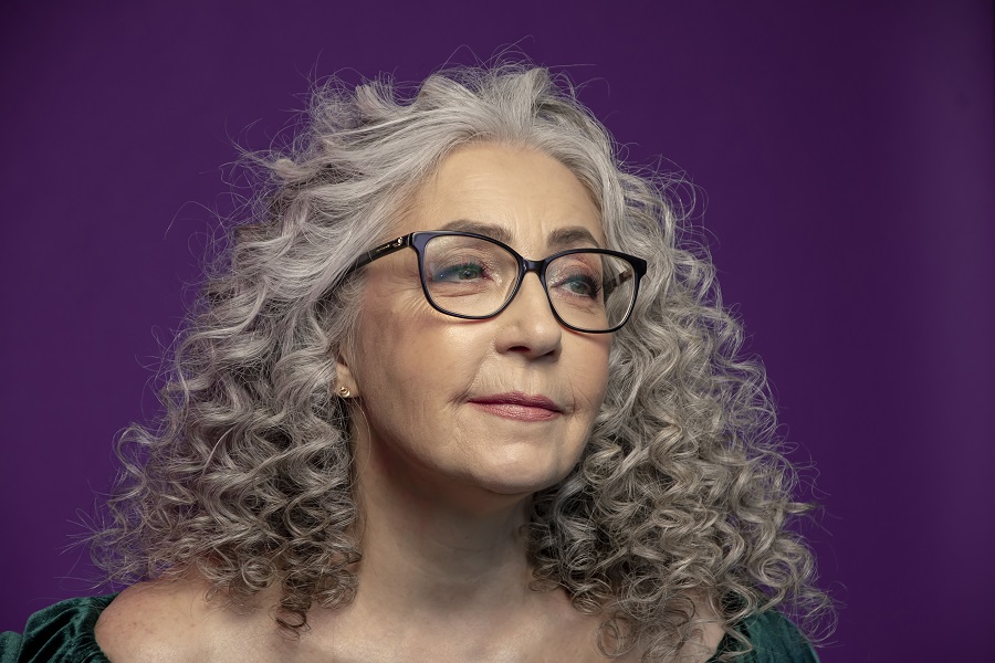 medium curly hair for older women with glasses