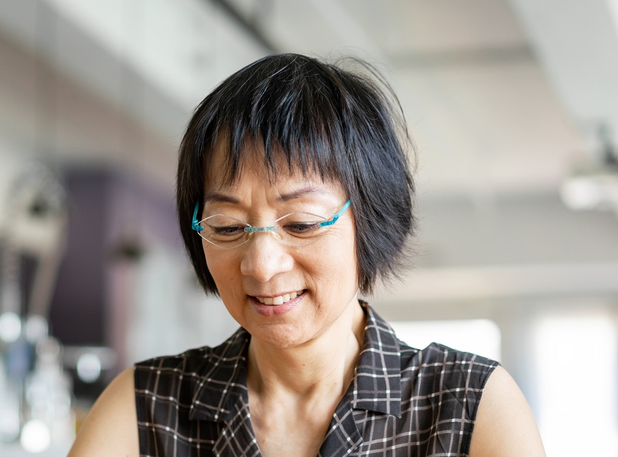 hairstyle for asian older women with glasses