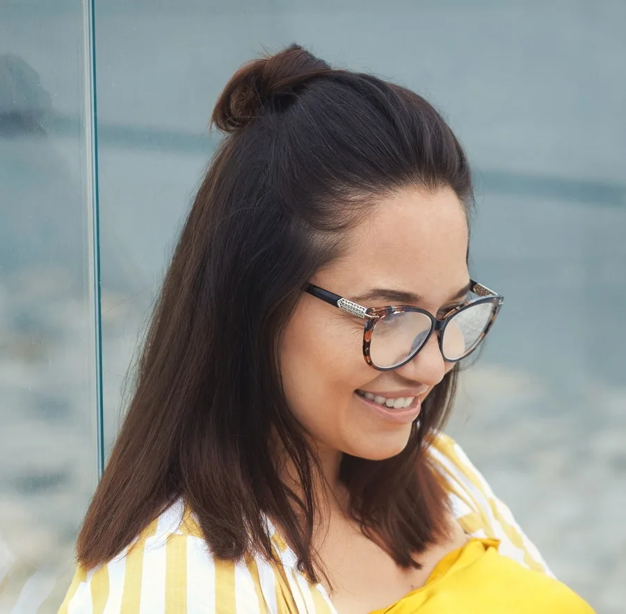 half up hairstyle for overweight women with oval faces