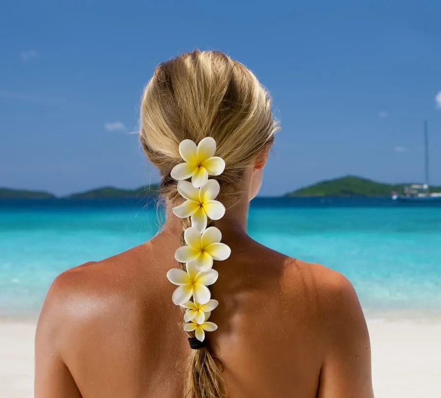 hawaiian hairstyle with flowers