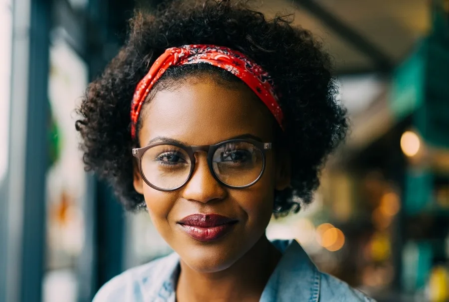 headband hairstyle for black women with glasses