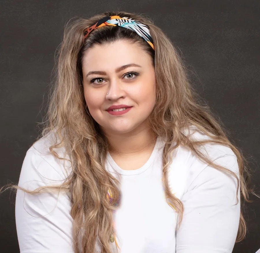 headband hairstyle for overweight women with oval faces