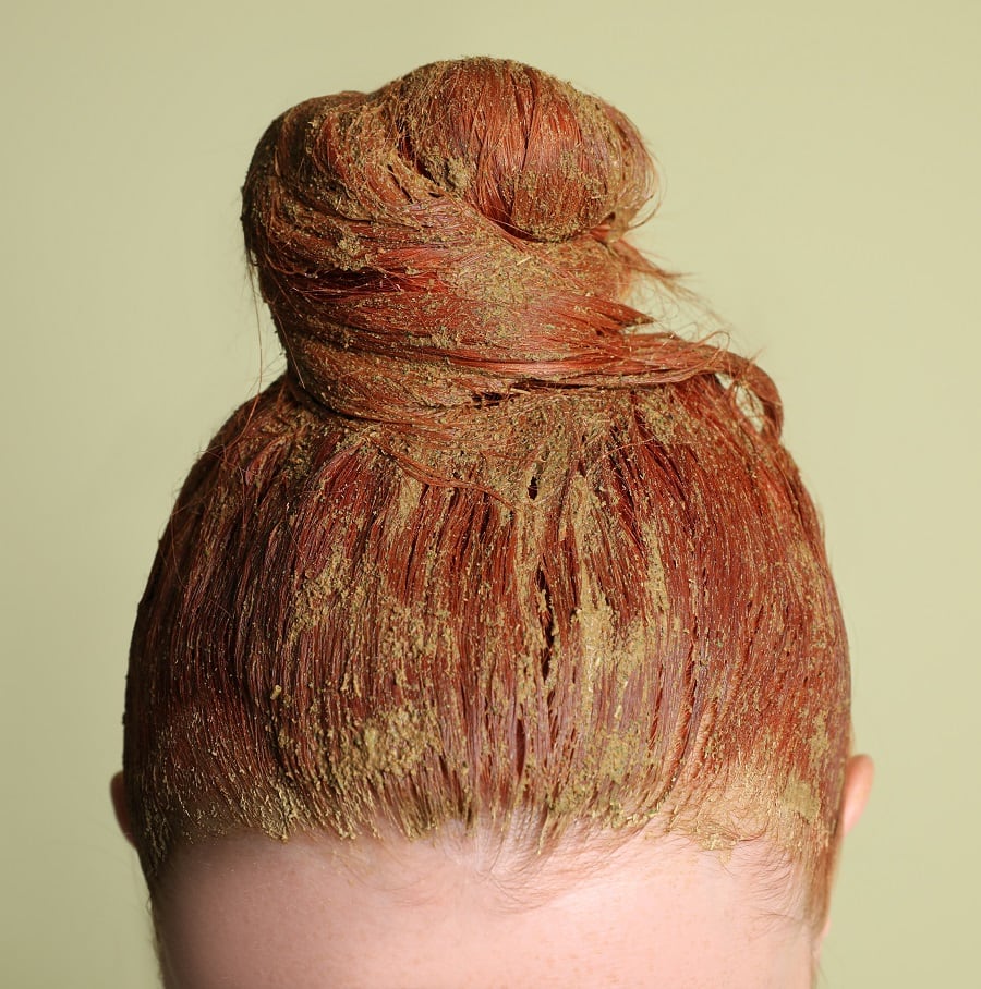 henna hair dye as natural alternative to chemical hair dye