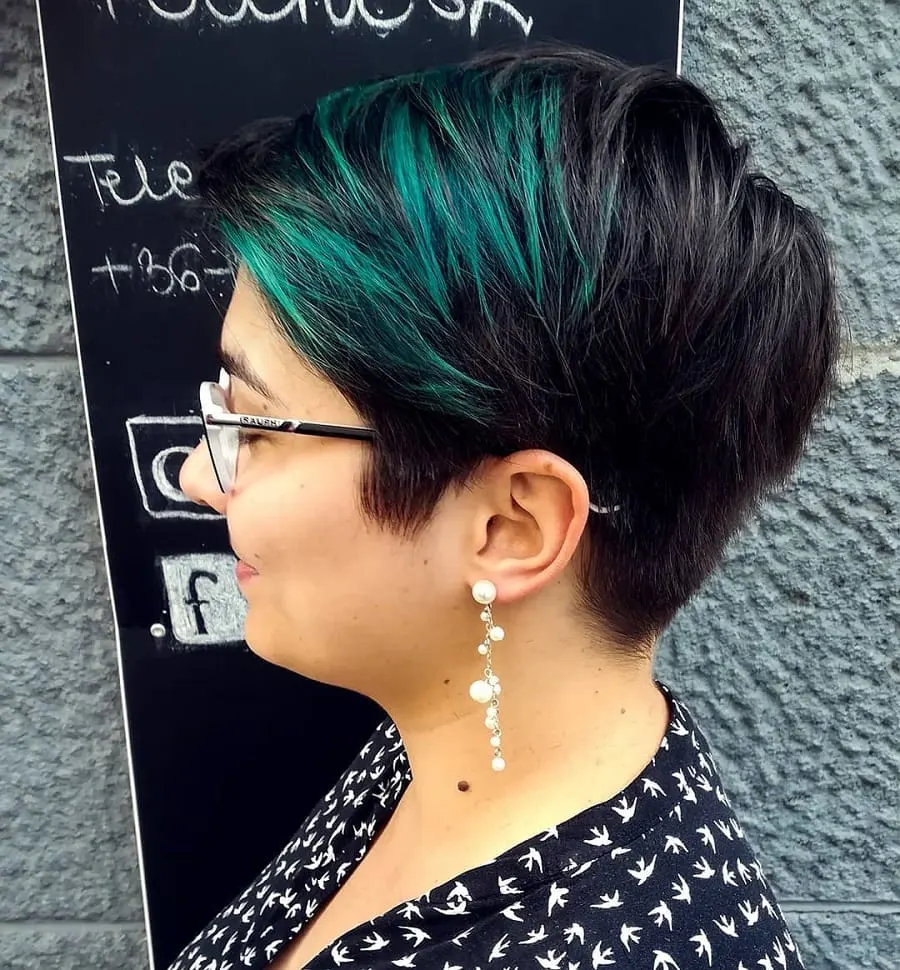 highlighted pixie hair