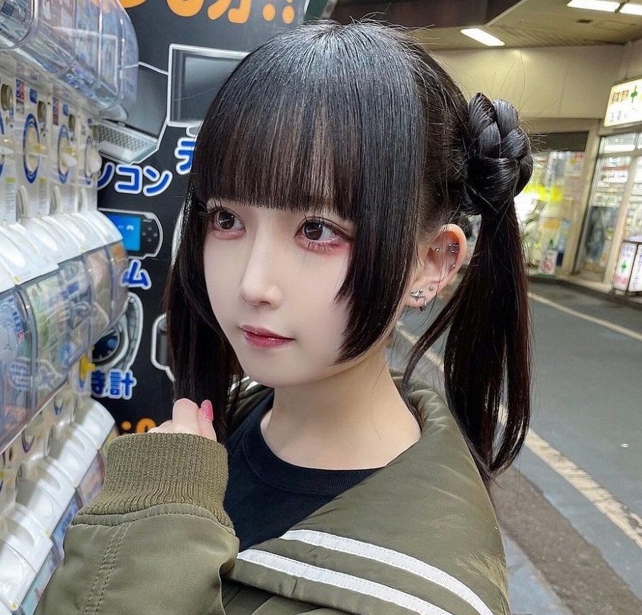 hime cut with pigtails