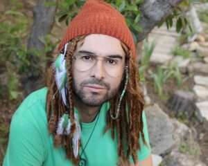 Hippie Hairstyle For Men With Glasses 300x240 