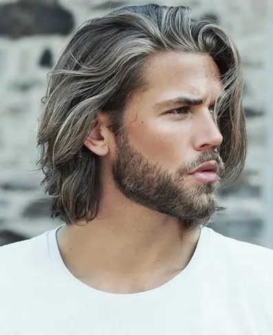 hipster hairstyle for wavy hair