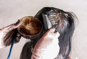 How Long to Leave Hair Color On to Cover Gray Hair?