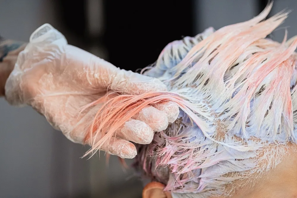 How to fix pink hair that has turned orange - use more bleach