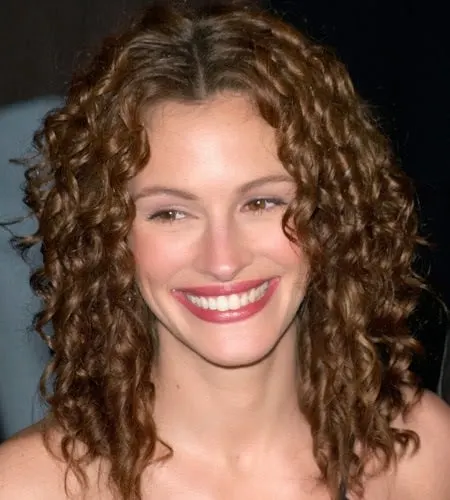 long perm hairstyle by Julia roberts