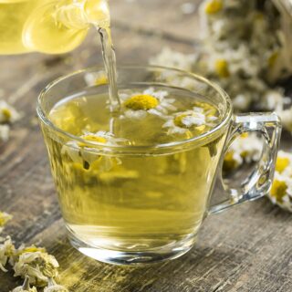 how to lighten hair with chamomile tea