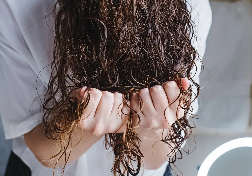 how to take care of curly hair - scrunching