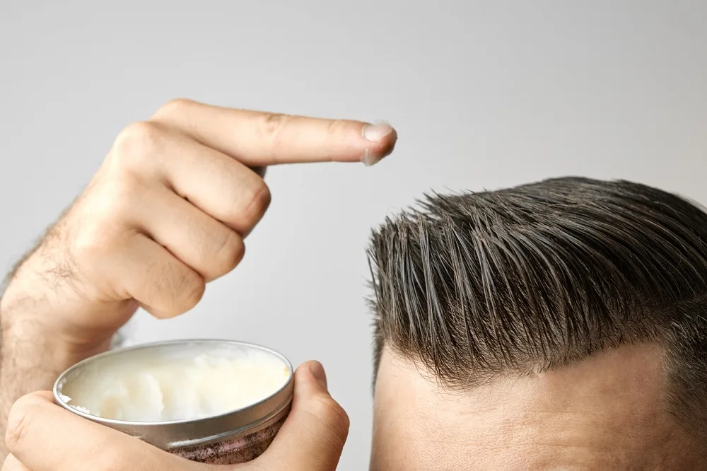 how to use pomade
