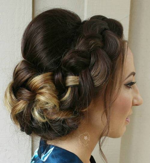 Indian Wedding Bun Hairstyle With Flowers and Gajra!