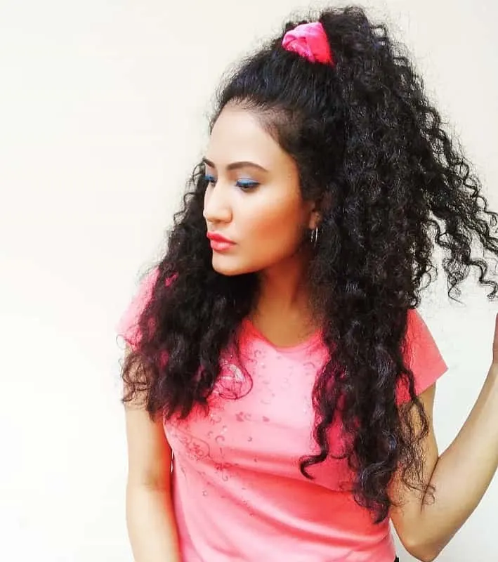indian girl's curly hairdo