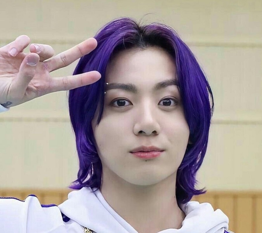 jungkook with dark purple straight hair