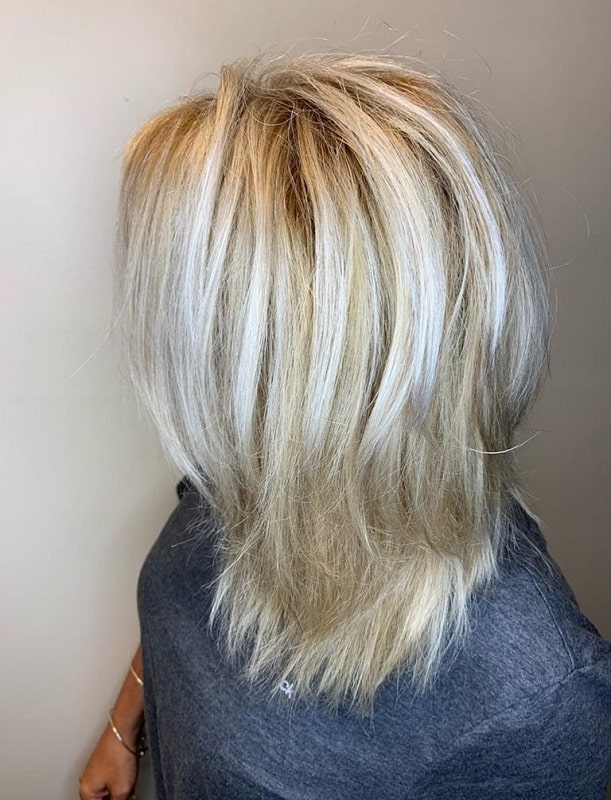 layered blonde hair with lowlights