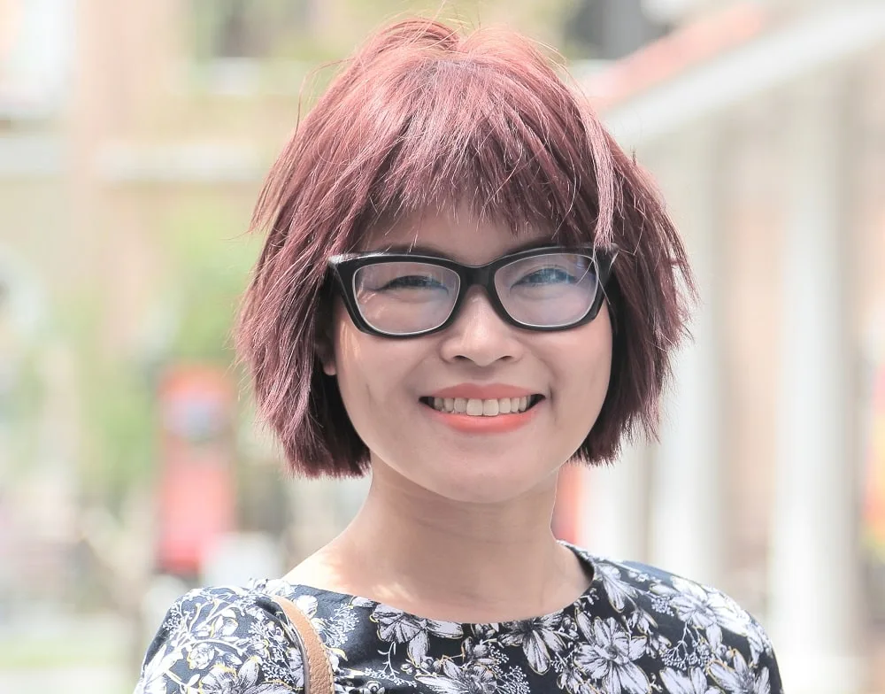 layered bob for round face women with glasses