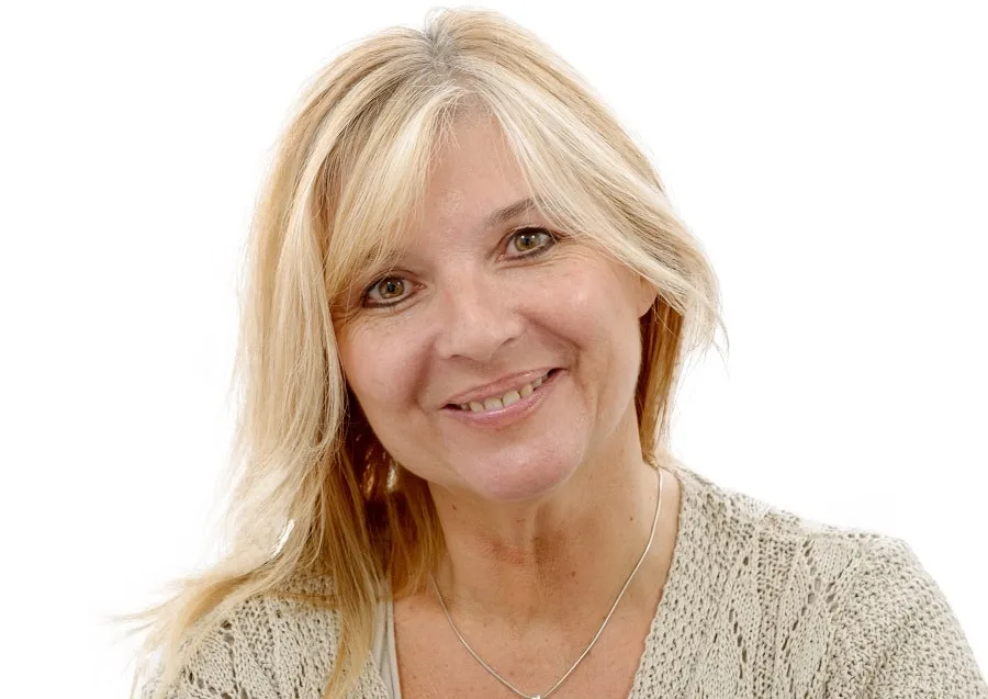 layered hairstyle for women over 60 with fine hair