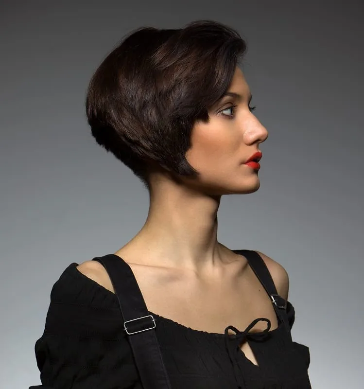 layered inverted bob for thick hair