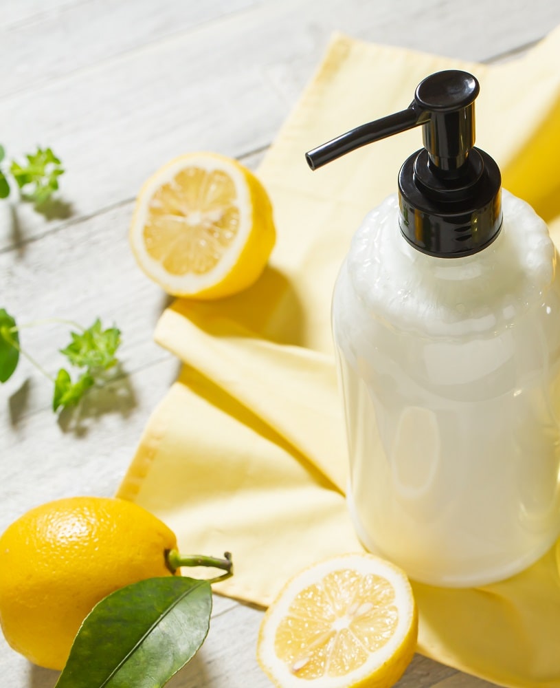 Mix lemon and conditioner to turn gray hair blonde