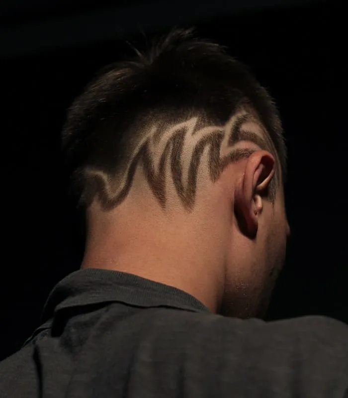 men's haircut with line