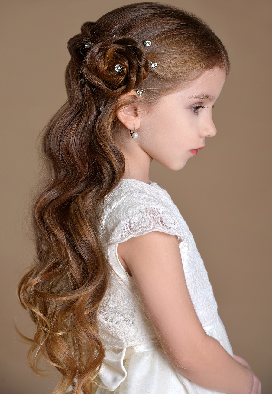 little flower girl hairstyle for wedding