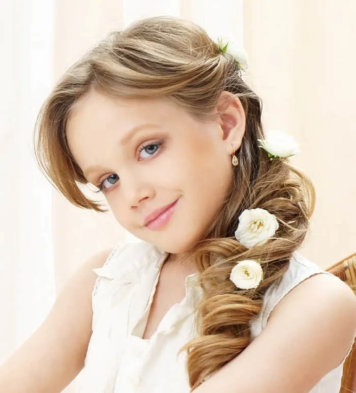 little girl's hairstyle for wedding