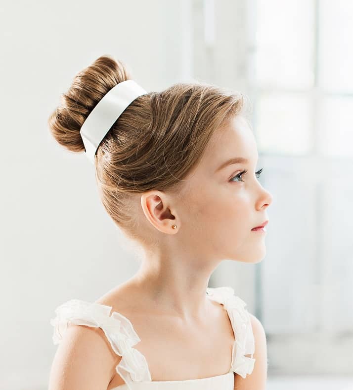 little girl's hairstyle for wedding
